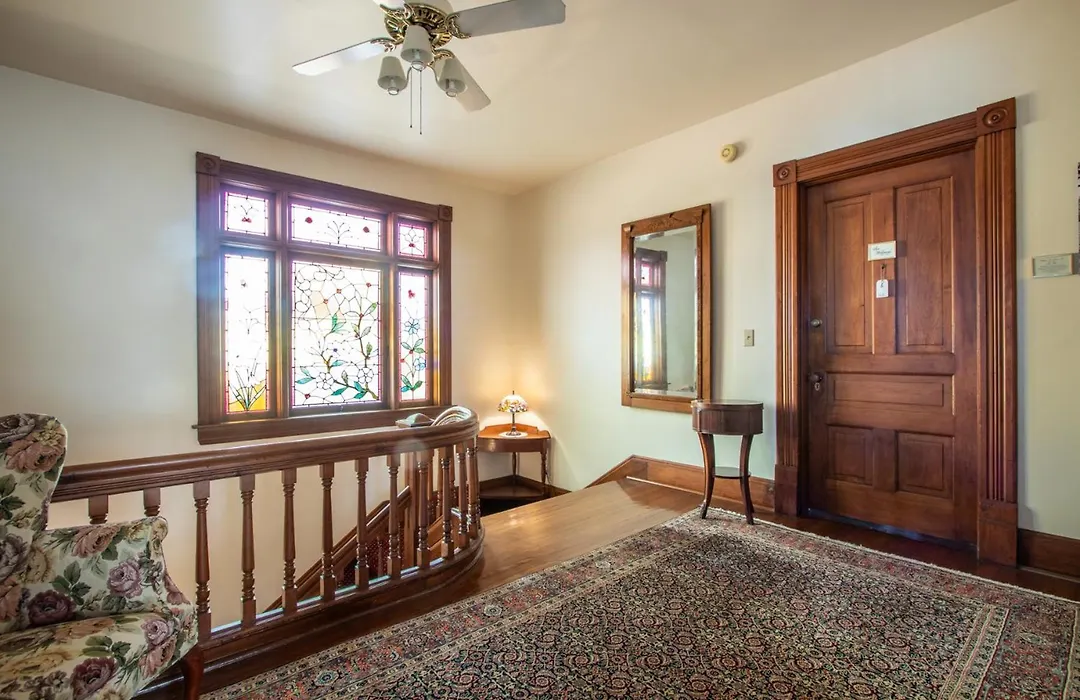 The Oaks Victorian Inn-1