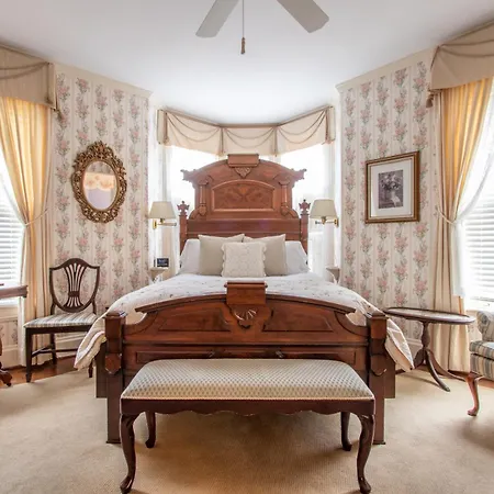 The Oaks Victorian Inn-2
