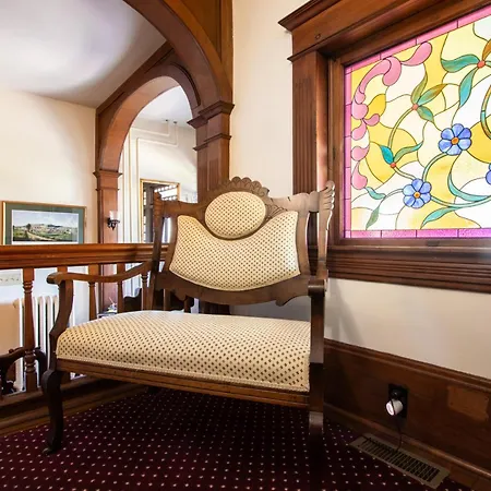 The Oaks Victorian Inn-3